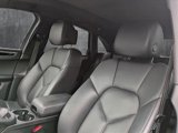 Certified 2022 Porsche Macan image 5