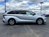 Used 2021 Toyota Sienna Limited image 2