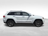 Used 2017 Jeep Grand Cherokee Limited w/ Luxury Group II image 2