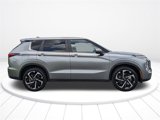 Used 2023 Mitsubishi Outlander SE image 2