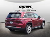 Used 2022 Jeep Grand Cherokee Limited w/ Luxury Tech Group II image 4