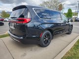 Used 2023 Chrysler Pacifica Touring-L image 5