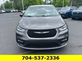 Used 2023 Chrysler Pacifica Touring-L image 2