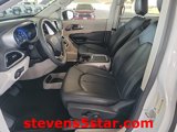 Used 2024 Chrysler Pacifica Touring-L image 2