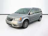 Used 2015 Chrysler Town & Country Touring image 3