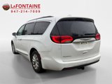 Used 2017 Chrysler Pacifica Touring-L image 5