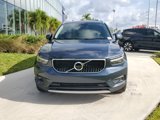 Used 2022 Volvo XC40 T4 Momentum image 2