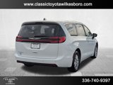 Used 2023 Chrysler Pacifica Touring-L image 5