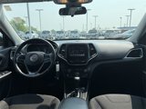 Used 2019 Jeep Cherokee Latitude w/ Cold Weather Group image 3