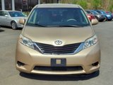 Used 2014 Toyota Sienna LE image 2