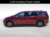 Used 2022 Chrysler Pacifica Limited w/ Uconnect Theater Family Group image 5