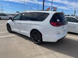 New 2024 Chrysler Pacifica Limited w/ Uconnect Theater Family Group image 3