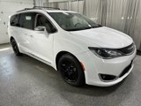 Used 2017 Chrysler Pacifica Limited image 3