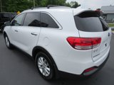 Used 2017 Kia Sorento LX w/ LX Convenience Package image 6
