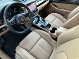 Certified 2025 Porsche Macan image 4
