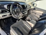 Used 2022 Chrysler Pacifica Touring-L image 2