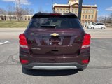 Used 2022 Chevrolet Trax LT w/ LT Convenience Package image 4