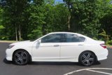 Used 2017 Honda Accord Touring image 2