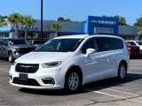 Used 2022 Chrysler Pacifica Touring-L image 3