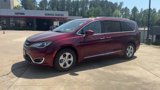 Used 2017 Chrysler Pacifica Touring-L Plus image 2