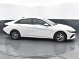 Used 2025 Hyundai Elantra SE image 2