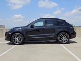 Certified 2025 Porsche Macan image 2