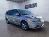Used 2014 Chrysler Town & Country Touring-L image 2