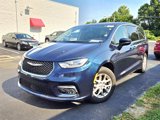 Used 2023 Chrysler Pacifica Touring-L image 6