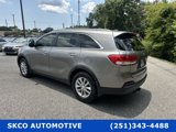 Used 2017 Kia Sorento LX image 3
