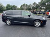 Used 2022 Chrysler Voyager LX image 2