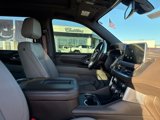 Used 2022 GMC Yukon SLT w/ SLT Premium Package image 2