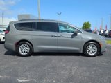 Used 2022 Chrysler Pacifica Touring-L image 3