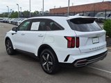 Used 2022 Kia Sorento EX w/ Panoramic Sunroof Package image 4