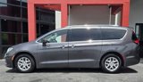 Used 2021 Chrysler Pacifica Touring-L image 5