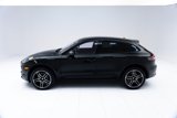 Certified 2021 Porsche Macan image 2