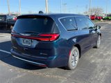 New 2025 Chrysler Pacifica Select image 3