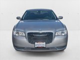 Used 2018 Chrysler 300 Touring L image 2
