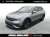 Used 2024 Volkswagen Tiguan SE w/ Panoramic Sunroof Package image 1