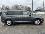 Used 2022 Chrysler Pacifica Touring-L image 5