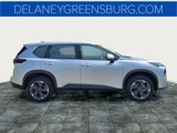 Used 2024 Nissan Rogue SV image 2