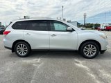 Used 2014 Nissan Pathfinder SV image 2