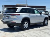 Used 2023 Jeep Grand Cherokee Laredo image 4