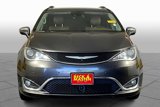 Used 2017 Chrysler Pacifica Limited image 3