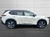 Used 2021 Nissan Rogue Platinum image 3