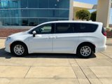 Used 2017 Chrysler Pacifica LX image 2