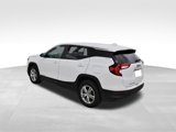 Used 2024 GMC Terrain SLE image 3