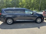 Used 2019 Chrysler Pacifica Touring-L image 6