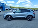 Used 2022 Ford Escape SE w/ SE Sport Appearance Package image 2