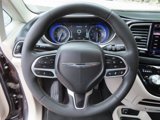Used 2023 Chrysler Pacifica Touring-L image 4