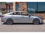 Used 2022 Hyundai Elantra SEL w/ Preferred Accessory Package image 2